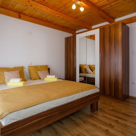 Apartment Aleksandra มาลินสกา ภายนอก รูปภาพ